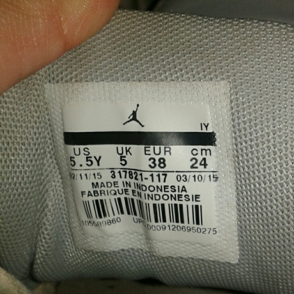 Shoes - Picture 4 of 4